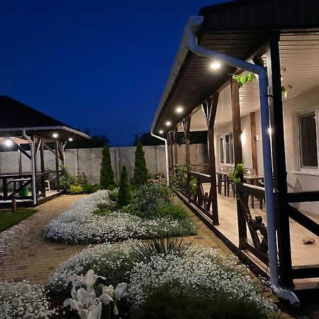 Три Кошки Hotel Chornomorsk Buitenkant foto