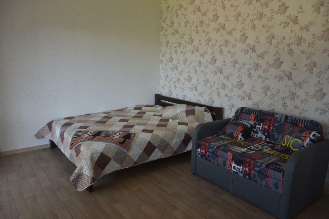 Три Кошки Hotel Chornomorsk Buitenkant foto