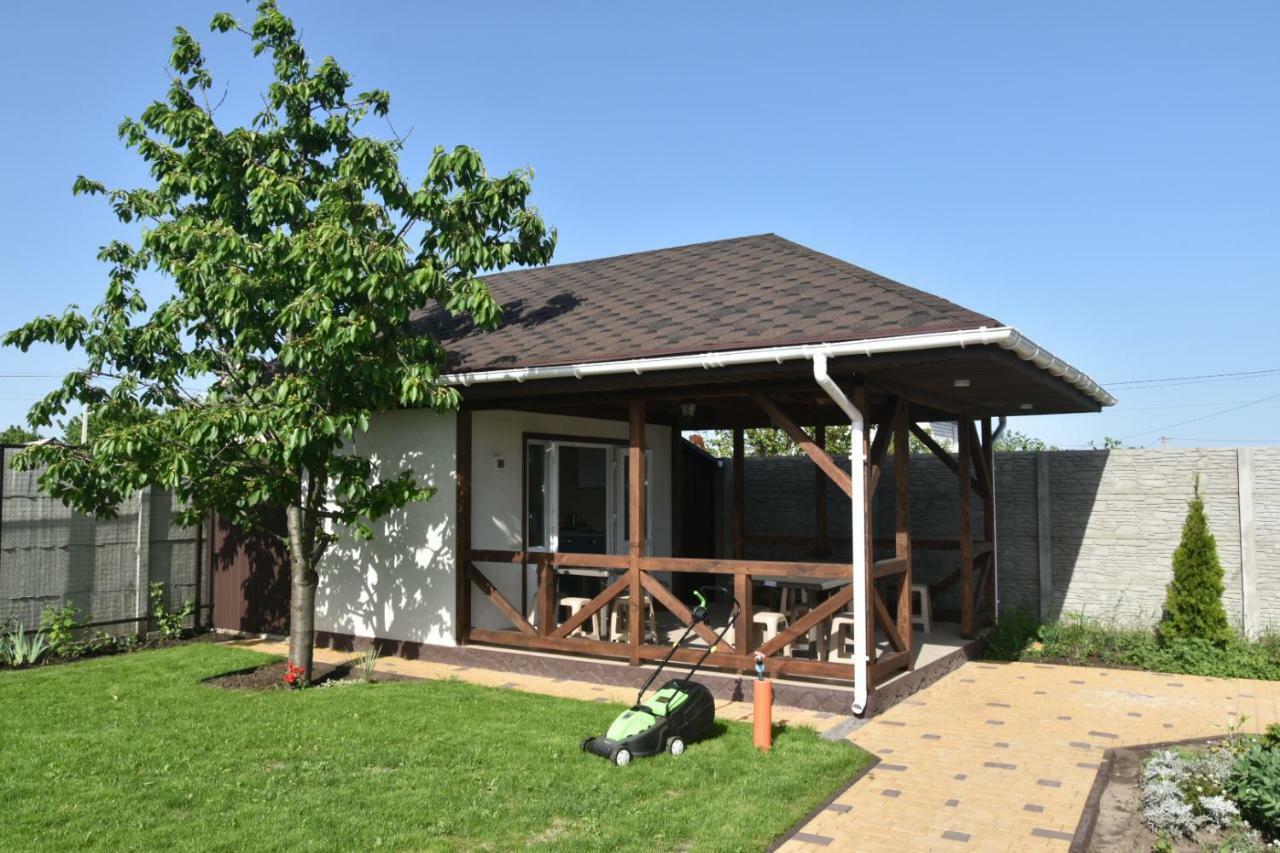 Три Кошки Hotel Chornomorsk Buitenkant foto
