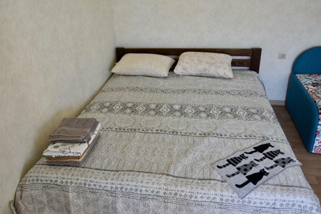 Три Кошки Hotel Chornomorsk Buitenkant foto