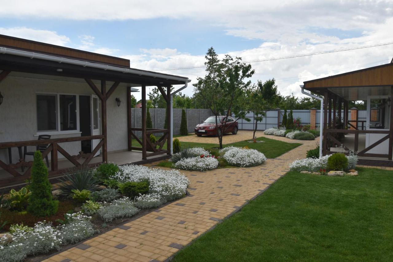 Три Кошки Hotel Chornomorsk Buitenkant foto