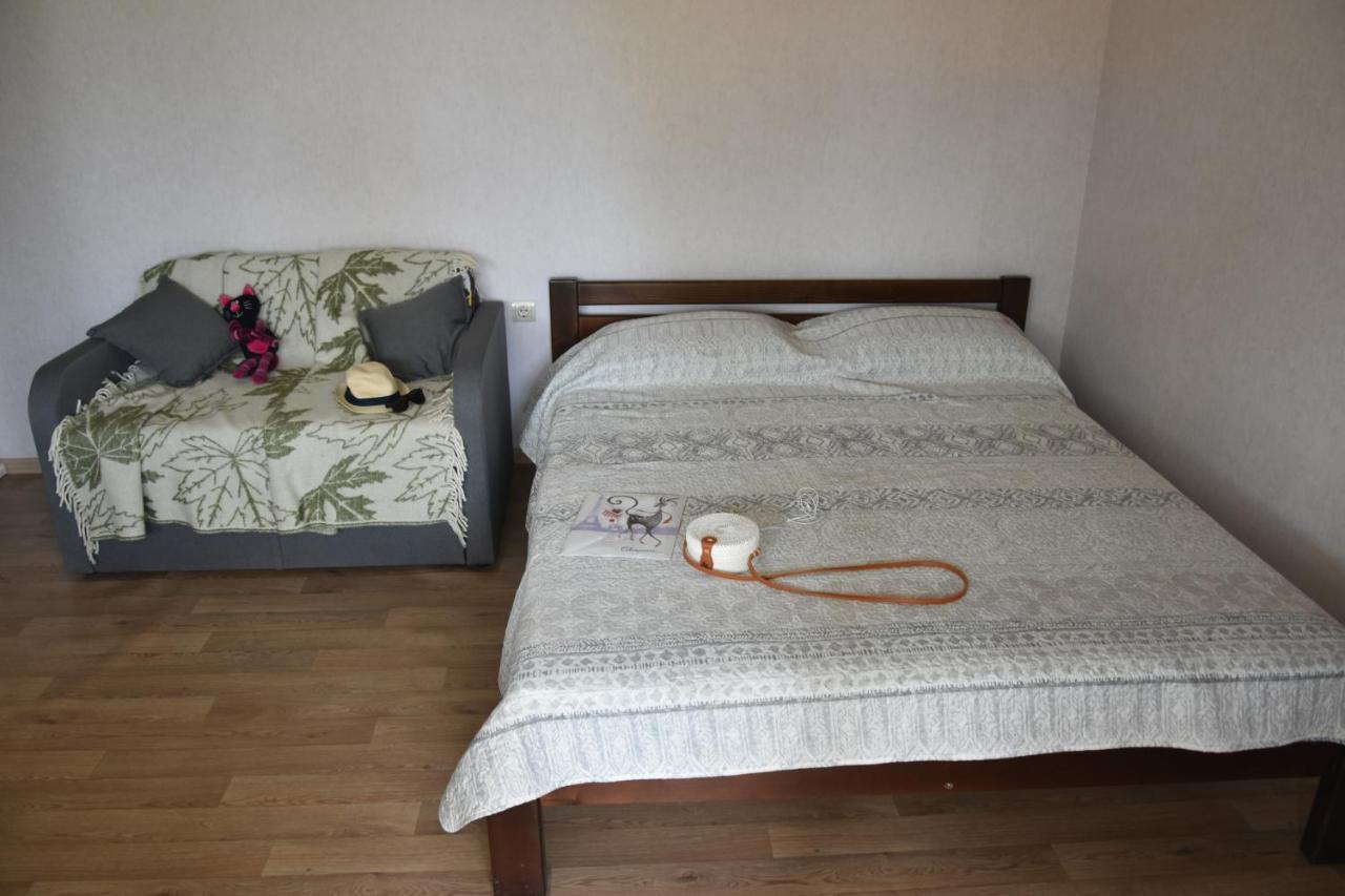 Три Кошки Hotel Chornomorsk Buitenkant foto