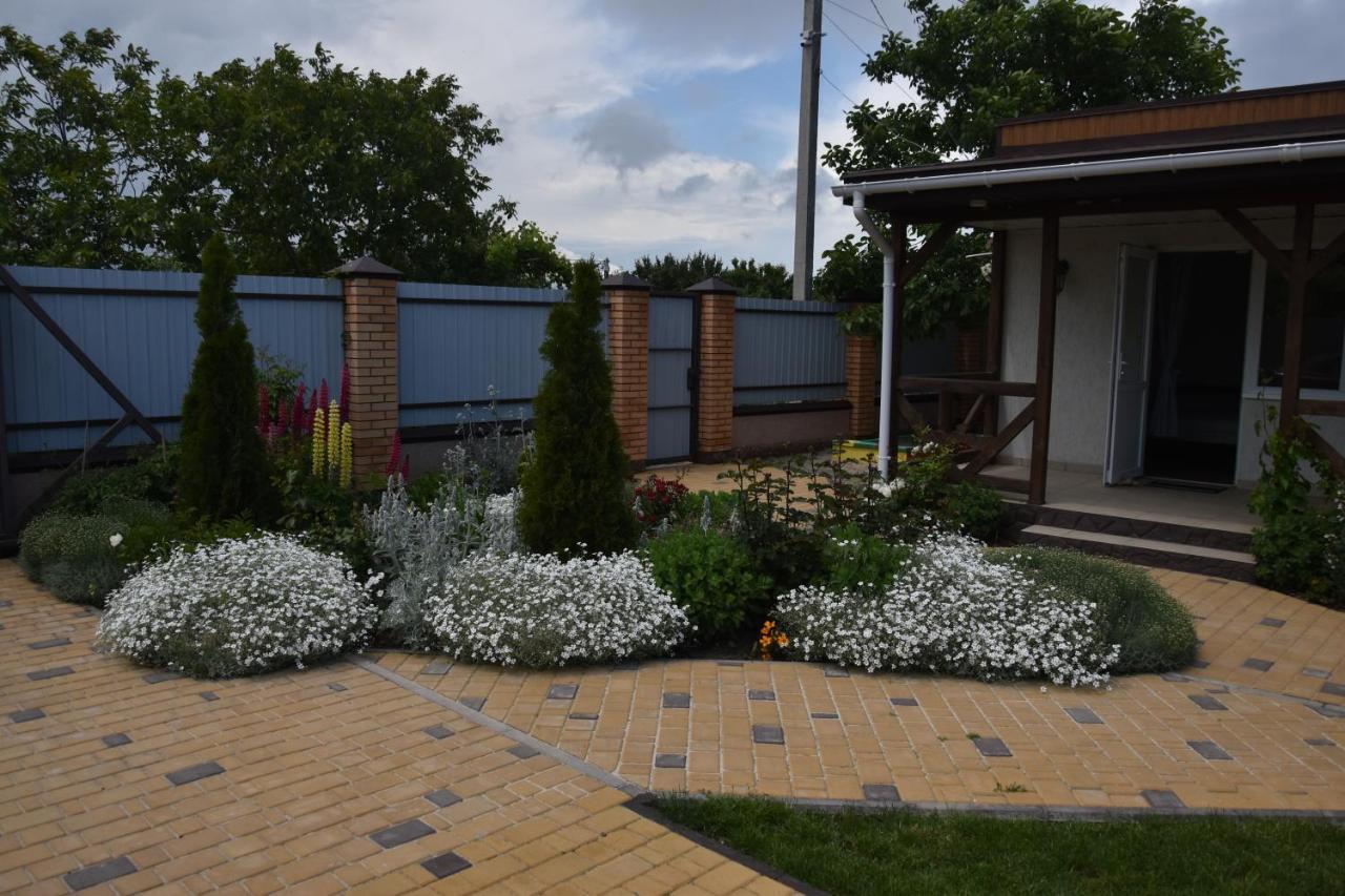Три Кошки Hotel Chornomorsk Buitenkant foto