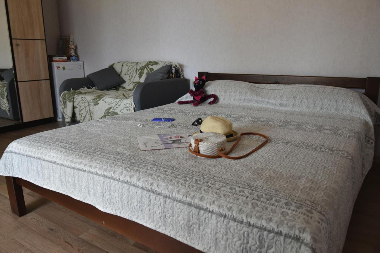 Три Кошки Hotel Chornomorsk Buitenkant foto